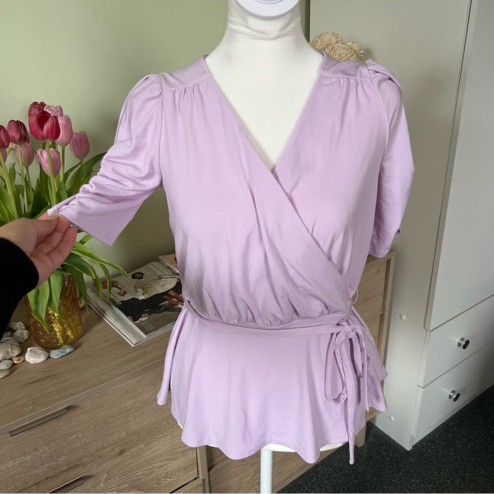 EXPRESS Lavender Pastel Purple Short Sleeve Fit & Flare V-Neck Wrap Bow Shirt XS